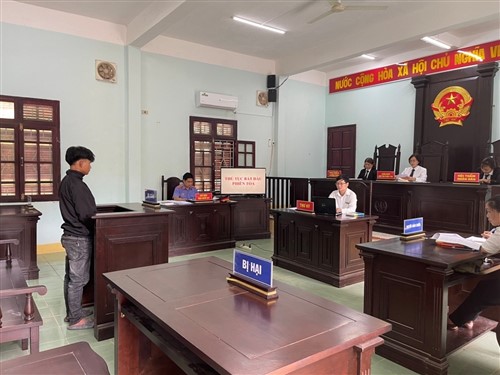 Viện kiểm sát nhân dân huyện Tu Mơ Rông thực hiện phiên tòa “số hóa hồ sơ vụ án hình sự và công bố tài liệu chứng cứ bằng hình ảnh”