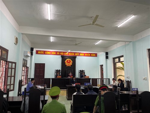 Viện KSND huyện Tu Mơ Rông phối hợp Tòa án nhân dân huyện tổ chức phiên tòa xét xử vụ án điểm “Cố ý gây thương tích”