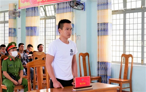 Viện kiểm sát nhân dân huyện Ia H'Drai phối hợp với Toà án nhân dân cùng cấp tổ chức phiên toà hình sự rút kinh nghiệm, vụ án  “Tàng trữ trái phép chất ma tuý”