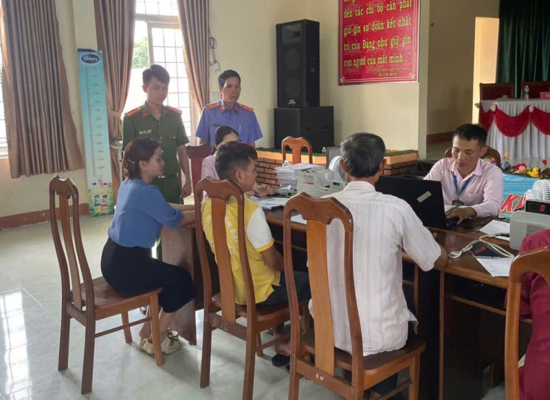 Ngọc Hồi: Viện kiểm sát nhân dân huyện phối hợp với Ngân hàng chính sách xã hội huyện trong công tác giải ngân cho vay đối với người chấp hành án phạt tù