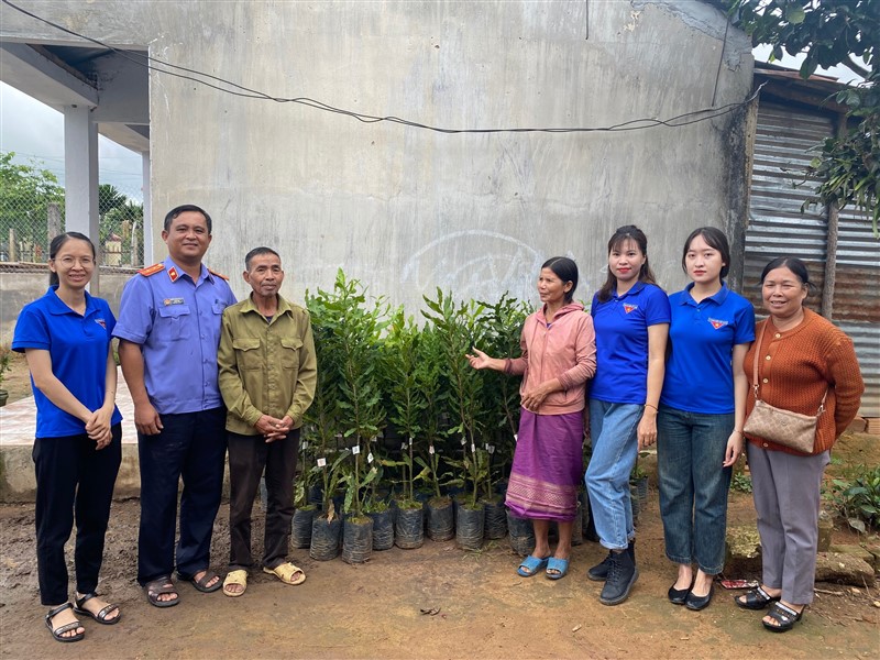 Chi bộ Viện kiểm sát nhân dân huyện Ngọc Hồi xây dựng mô hình “Dân vận khéo” gắn với Cuộc vận động “Làm thay đổi nếp nghĩ, cách làm của đồng bào dân tộc thiểu số, làm cho đồng bào dân tộc thiểu số vươn lên thoát nghèo bền vững”